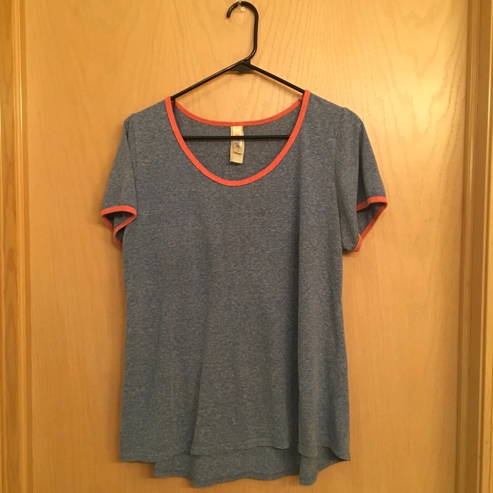 LuLaRoe Classic Tee.